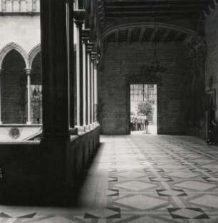 Barcelona. Spanien. Blick in den Innenhof, des im 14. Jahrhundert errichteten Rathauses