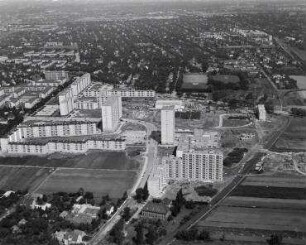 Luftaufnahme, Blick von Süden auf die John-Locke-Siedlung. Berlin-Lichtenrade, John-Locke-Straße