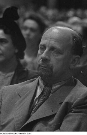 Portrait Walter Ulbrichts im Publikum der Bachfeier