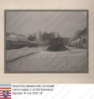Bad Nauheim, Kuranlage / Sprudelhof mit Sprudel 12, 7 und 14 (noch in alten Fassungen) und Blick auf die Wandelhallen der Badehäuser