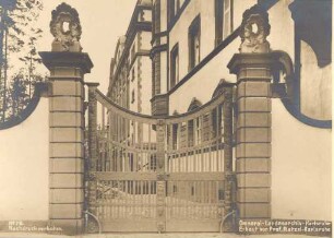 Postkartenalbum. "General-Landesarchiv-Karlsruhe, erbaut von Prof. Ratzel". Badisches Generallandesarchiv