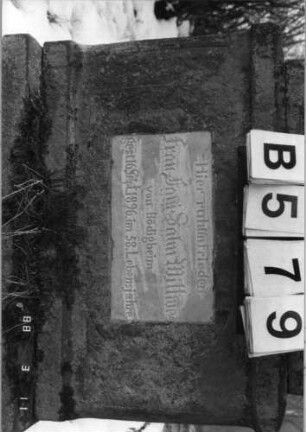 Grabstein 579 (Index: 99901726) Material: Sandstein Maße HxBxT: 177x66x27 cm: Grabstein 579B