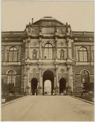 Dresden-Altstadt. Zwinger. Gemäldegalerie (1847-1855, G. Semper). Mittelrisalit, Hofseite
