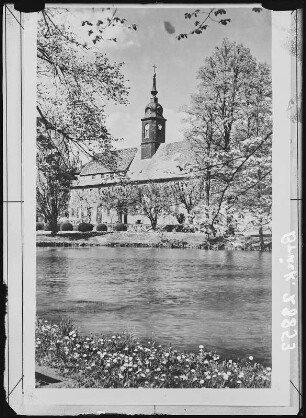 Seußlitz. Parkansicht mit Kirche
