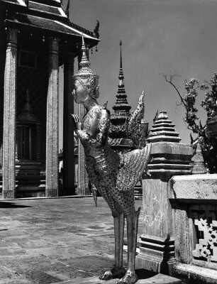 Goldene Kinnara Statue im Großen Palast in Bangkok