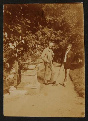 Rudolf Alexander Schröder und Hugo von Hofmannsthal im Garten von Rodaun