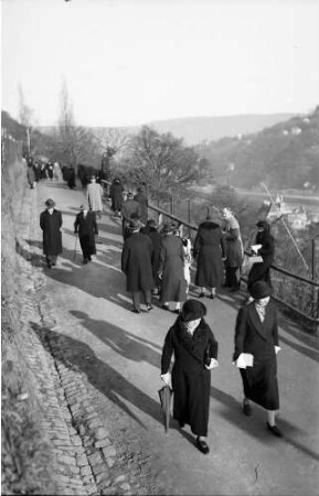 Heidelberg: Spaziergänger am Philosophenweg