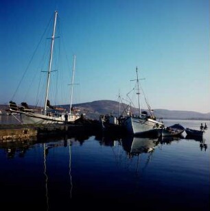 Paros. Schiffe und Boote im Hafen. K1