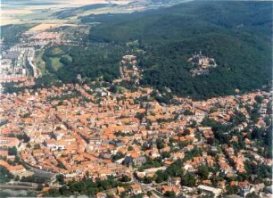 Wernigerode. Stadtzentrum und Schloß. Luftbild-Schrägaufnahme von Westen