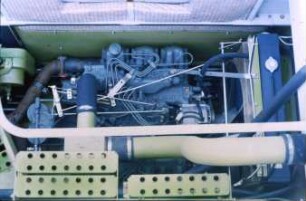 Fotografie: Mähdrescher selbstfahrend, Dieselmotor