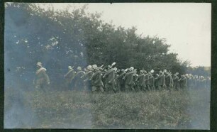 Foto von Soldaten der 3. Kompanie beim Ausmarsch zur Arbeit