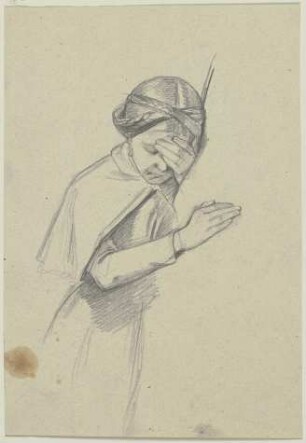 Angelehntes Mädchen, die Hand vor dem Gesicht