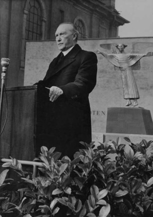 Archivfotografie "menschen_persoenlichkeiten_politiker_on01"