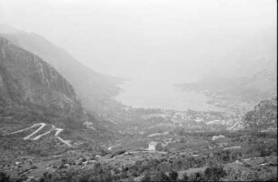 Kotor, Cattaro: Blick von der Lovcenstraße auf Kotor