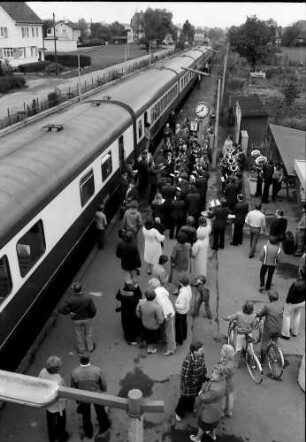 Wyhlen: Zug im Bahnhof