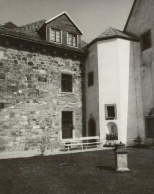 Maxen, Schloss : Maxen (Kreis Pirna), Schloss (Altersheim), Maxener Straße 1, 1726, Gartenansicht mit Sonnenuhr