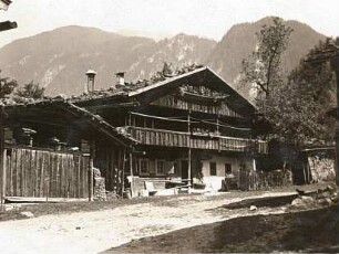 Mayrhofen/Österreich. Tiroler Bauernhaus, in der Nähe des Ortes