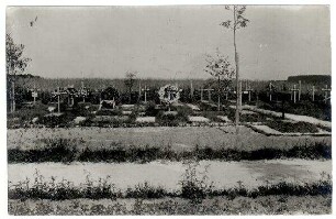 Postkarten aus dem Kriegsgefangenenlager Puchheim: o.Nr.: Friedhof (mehrere Aufnahmen)