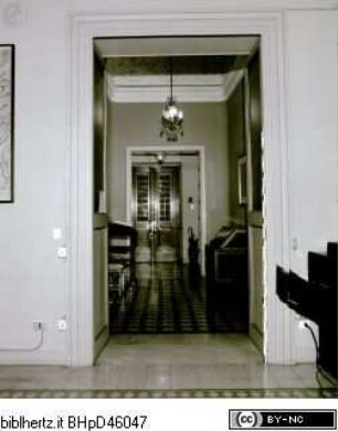 Palazzo Zuccari, Innenräume, Erstes Obergeschoss (primo piano), Korridor von der Fotothek zum Neubau (Raum B 2012)