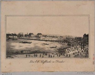 Die Behelfsschiffbrücke über die Elbe zwischen Pirnaischer Vorstadt und Neustadt in Dresden während der Reparaturarbeiten an der Elbbrücke (alte Augustusbrücke) nach dem Hochwasser vom März/April 1845 im Sommer 1845