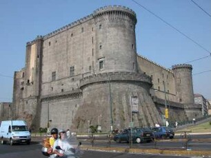 Neapel - Castel Nuovo : Castel Nuovo. Aufgenommen in Neapel am 24. Juli 2004
