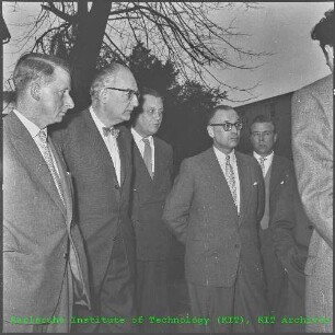 Besuch von Dr. Siegfried Balke (Bundesminister für Atomkernenergie und Wasserwirtschaft (BMAtW)) auf dem Gelände der Kernreaktor Bau- und Betriebsgesellschaft (KBB)