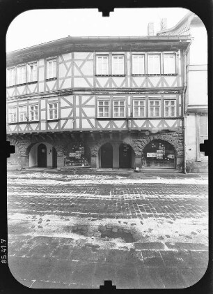 Nordhausen, Barfüßerstraße 5. Wohnhaus mit Läden. Straßenfront (Teilansicht)