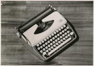 Adler Schreibmaschine "Tippa" von Heinz R. Hübner