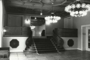 Schlosspark Theater. Treppe im Foyer
