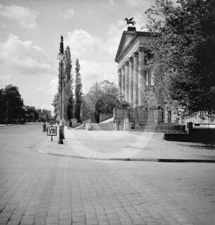Stadttheater Posen im Sommer