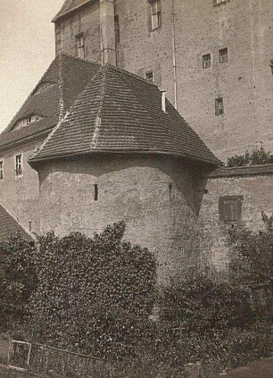 Leisnig. Burg Mildenstein (11. Jh.). Am Burggraben