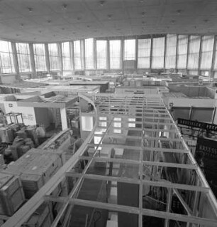 Aufbau der Heilmittelmesse in der Schwarzwaldhalle.