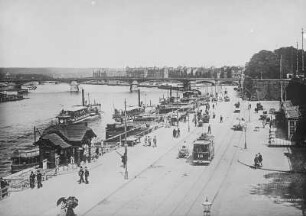 Dresden, Dampferanlegeplatz und Carolabrücke : Dresden, Dampfschifflandeplatz