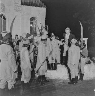 Sorbisches Volkstheater: "Wotprosenje" (Die Abbitte) : Loga. Schauspieler des Sorbischen Volkstheaters bei der Aufführung des Theaterstückes "Wotprosenje" (Die Abbitte)