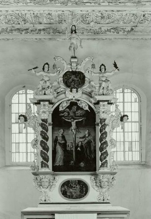 Altaraufsatz mit Gemälden zur Passion Christi