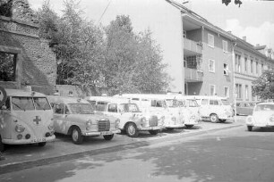Krankentransportwagen des Deutschen Roten Kreuzes.