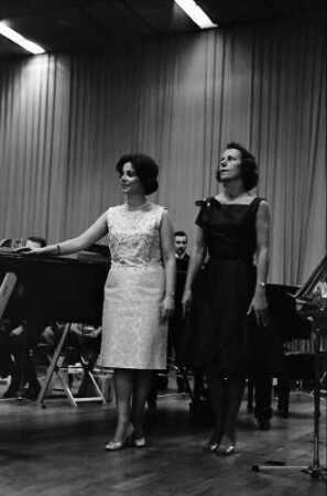 Donaueschingen: Donaueschinger Musiktage; Stadthalle; Eva Maria Rogner, Maria Bergmann