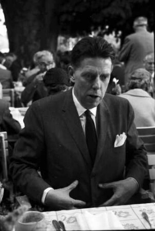 Nobelpreisträgertagung 1960 Mediziner; Bayrisches Frühstück am Tisch: Philip S. Hench