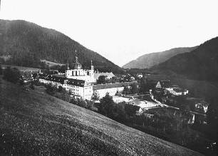Ettal, Abtei-, Pfarr- und Wallfahrtskirche St. Maria, Ansicht Ort Ettal mit Klosteranlage