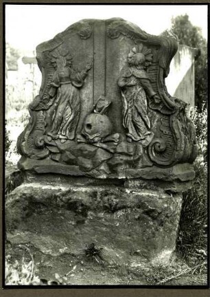 alter Friedhof. Grabstein um 1760. Vergl. 526