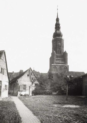 Greifwald, St. Nikolai : Greifswald. Sogenannter Hof von St. Spiritus. Hofansicht gegen Dom St. Nikolai