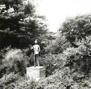 Denkmal für Karl Blechen : Denkmal für Karl Blechen. Bronze auf Klinkersockel (1956; J. von Woyski). Cottbus, Carl-Blechen-Park