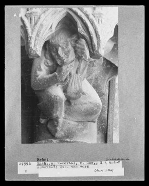 Nördliches Westportal — Südliches Gewände — Konsolfigur des Apostels (2. Figur)