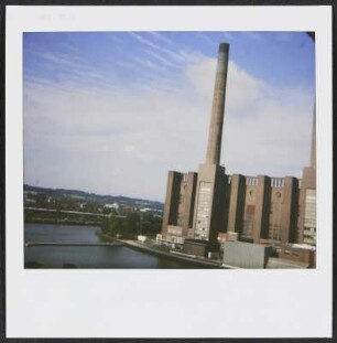 Blick vom Hotel Ritz-Carlton auf das Volkswagenwerk in Wolfsburg