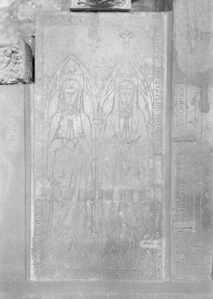 Grabstein von zwei Frauen aus der Abtei Sankt Bavo