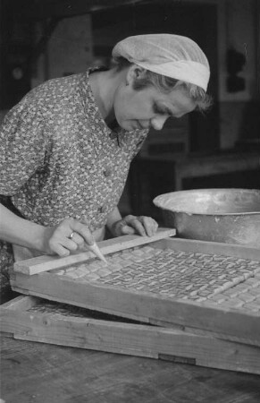 Aufnahmen einer Reportage aus der Süßwarenfabrik VEB Zetti Schokoladen und Zuckerwaren Zeitz in Zeitz