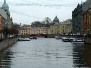 St. Petersburg: Kanal mit städtischer Bebauung