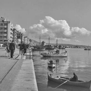 Griechenland. Thessaloniki. Hafen mit angelegten Booten.