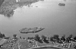 Plittersdorf: Bagger und Erholungsee mit Inseln und Kieswerk, Goldkanal, bei Illingen