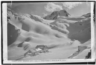 Stubaier Alpen. Dresdner Hütte (2303 Meter) mit Fernauferner und Schaufelspitze (3333 Meter)